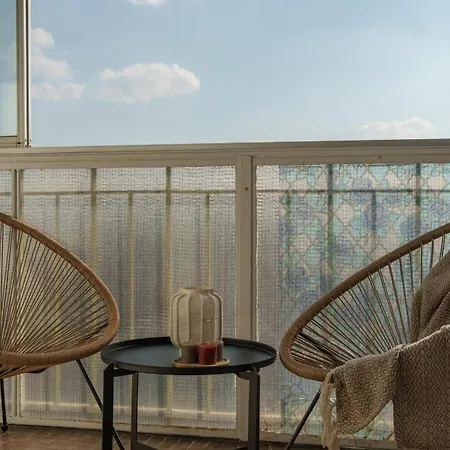 Lyna Gold - Parliament *