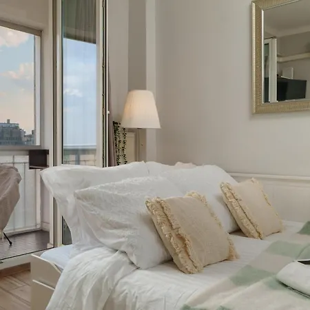 Lyna Gold - Parliament Apartment *